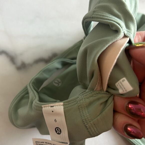 Lululemon Align V-Neck Bra Light Support, C/D Cup size 6 NWT PALM COURT - Picture 4 of 6